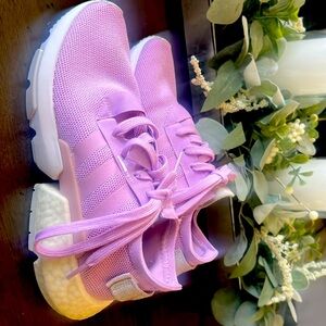 Women’s athletic shoes size 7 1/2 Adidas